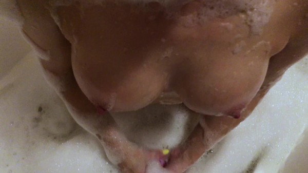 Dirty Lady - Big Tits MILF Enjoys Her Foamy Bath - Rate My Sexy Wet Ass And Boobs [UHD, 2160p]