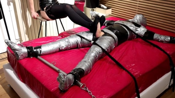 Maitresse Julia - Chill footjob with relaxing music