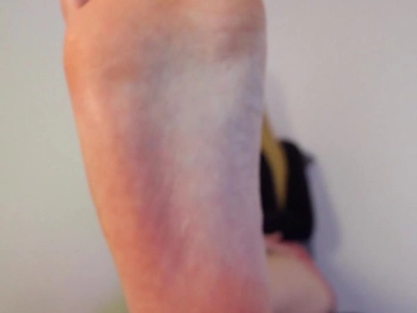 Goddess Leona - 2023-12-21 Your dick can't please a woman, but maybe your tongue can Time to put it to use