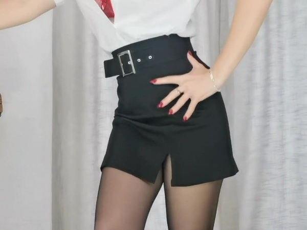 Young Goddess Kim - Down on your knees