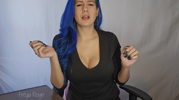 Freya Reign - New Boss Notices Your Nail Fetish