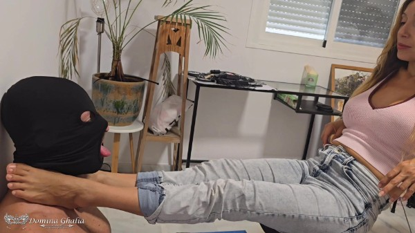 Spanish Pegging and Foot Fetish - Domina Ghalia does foot fetish in jeans