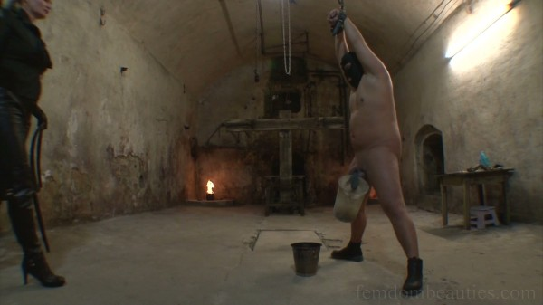 FemdomBeauties - Syonera Von Styx - Ballworkout