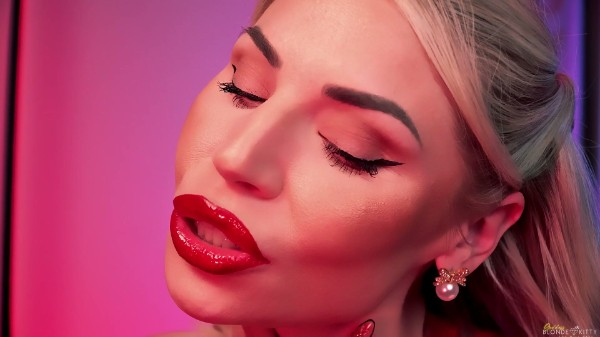 Goddess Blonde Kitty - Mindbroken By Lipgloss